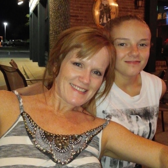 Meet your Posher, Lisa - Picture 1 of 1